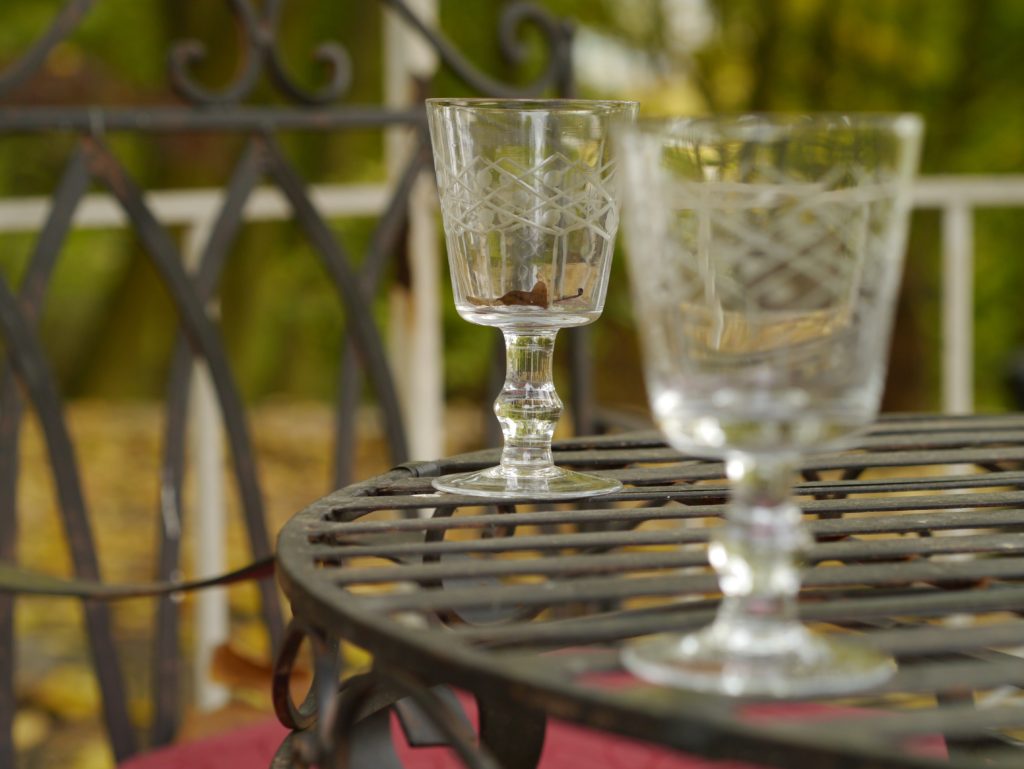glasses_glass_garden_table