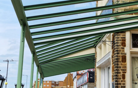 Milwood Group Simplicity 35 Installation RAL 6012 Cambridgestyle Canopies