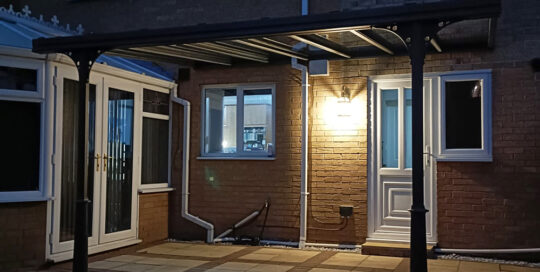 Lovely Simplicity 6 veranda project in Hull provides fast and hassle-free installation under time constraints, installed by our Trade Partner NGT Products Limited
