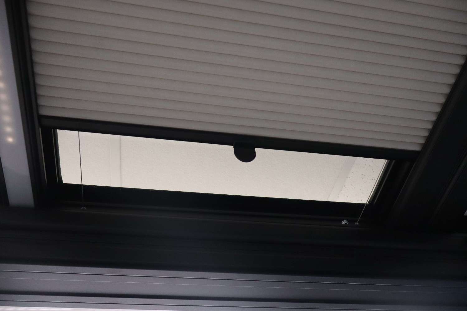 Manual-Under-Blind-Showroom-Display-001